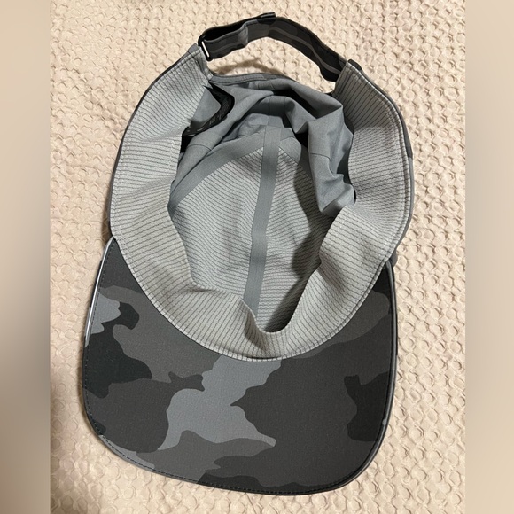 LuluLemon Athletic Hat Grey - Picture 4 of 5